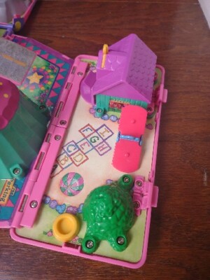 1995 Vintage Pound Puppies Fold Out pink/ purple Van Bus