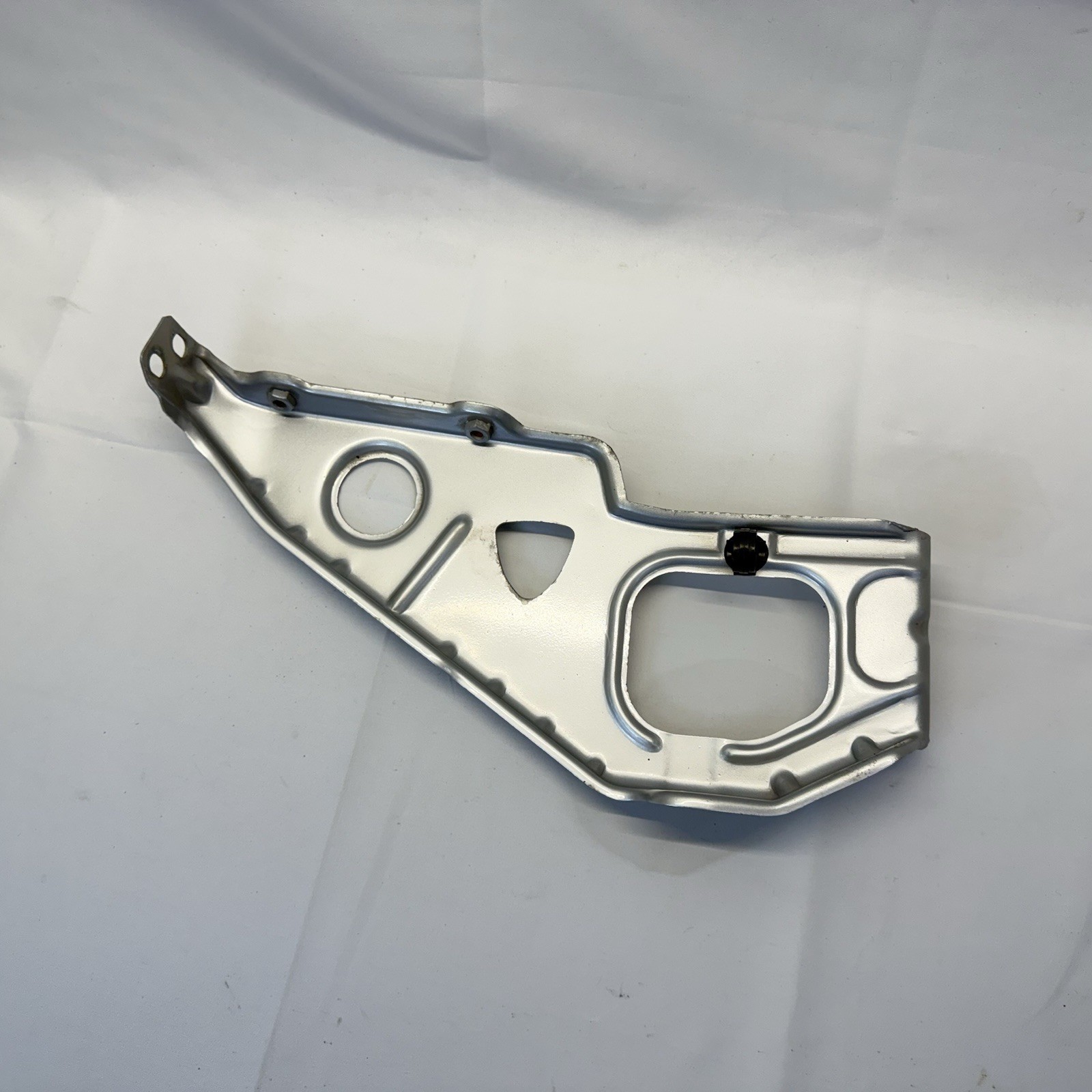 Maserati Quattroporte M139 Front Right Side Headlight Support Bracket OEM 03-08