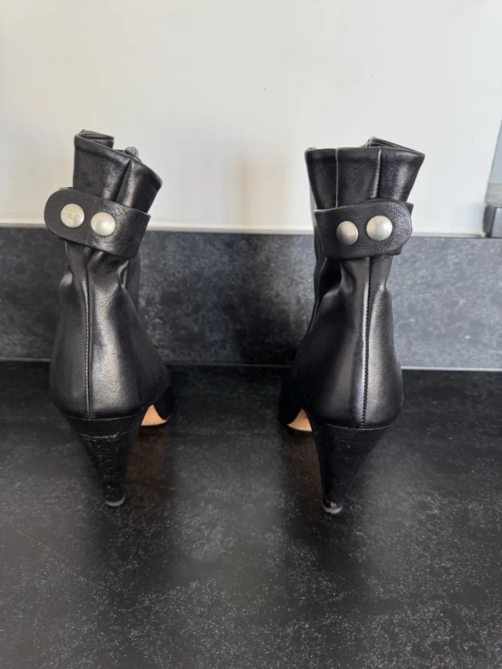 Botines Isabel Marant de cuero negro Foto 3 de 4