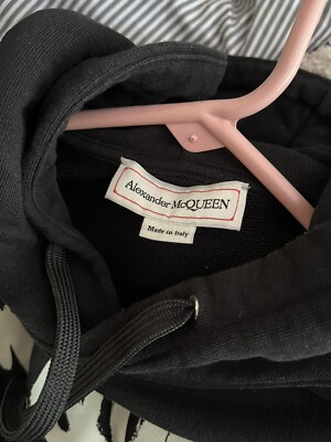 【Alexander McQUEEN】Graffiti logo hood/関税+全国送料込み Alexander McQUEEN】Graffiti logo hood/関税+全国送料込み