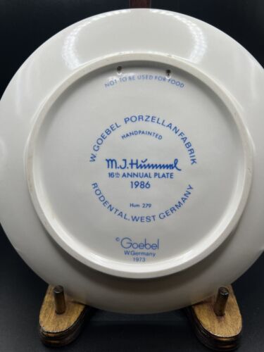 MJ Hummel Goebel Hum 279 Playmates 16th Annual Plate 1986 - Picture 4 of 4
