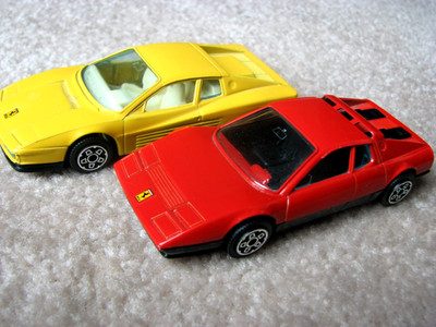 2 Burago Ferraris Testarossa 512BB Italy 1/43