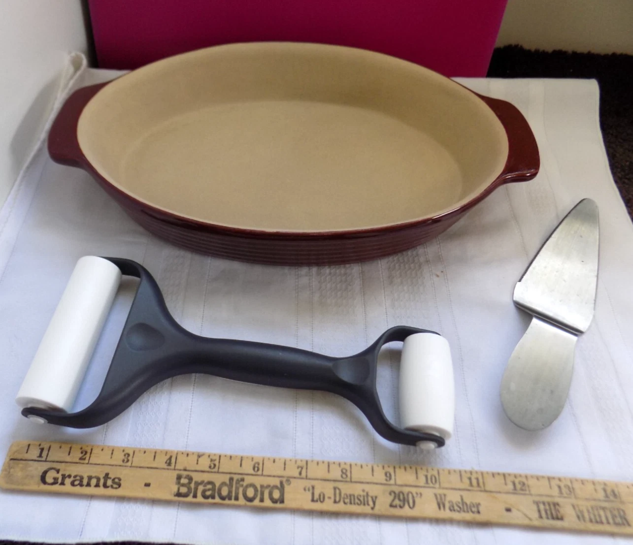 Pampered Chef Large 12x8 Oval Cranberry Stone 2 qt, Baker Roller & Bella Casa