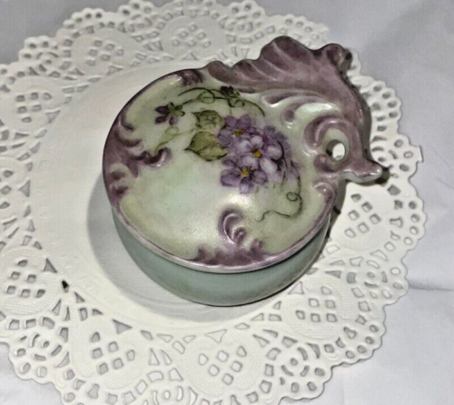 Vintage Small Porcelain Violet Design and Artist signed Trinket Box - Afbeelding 1 van 13