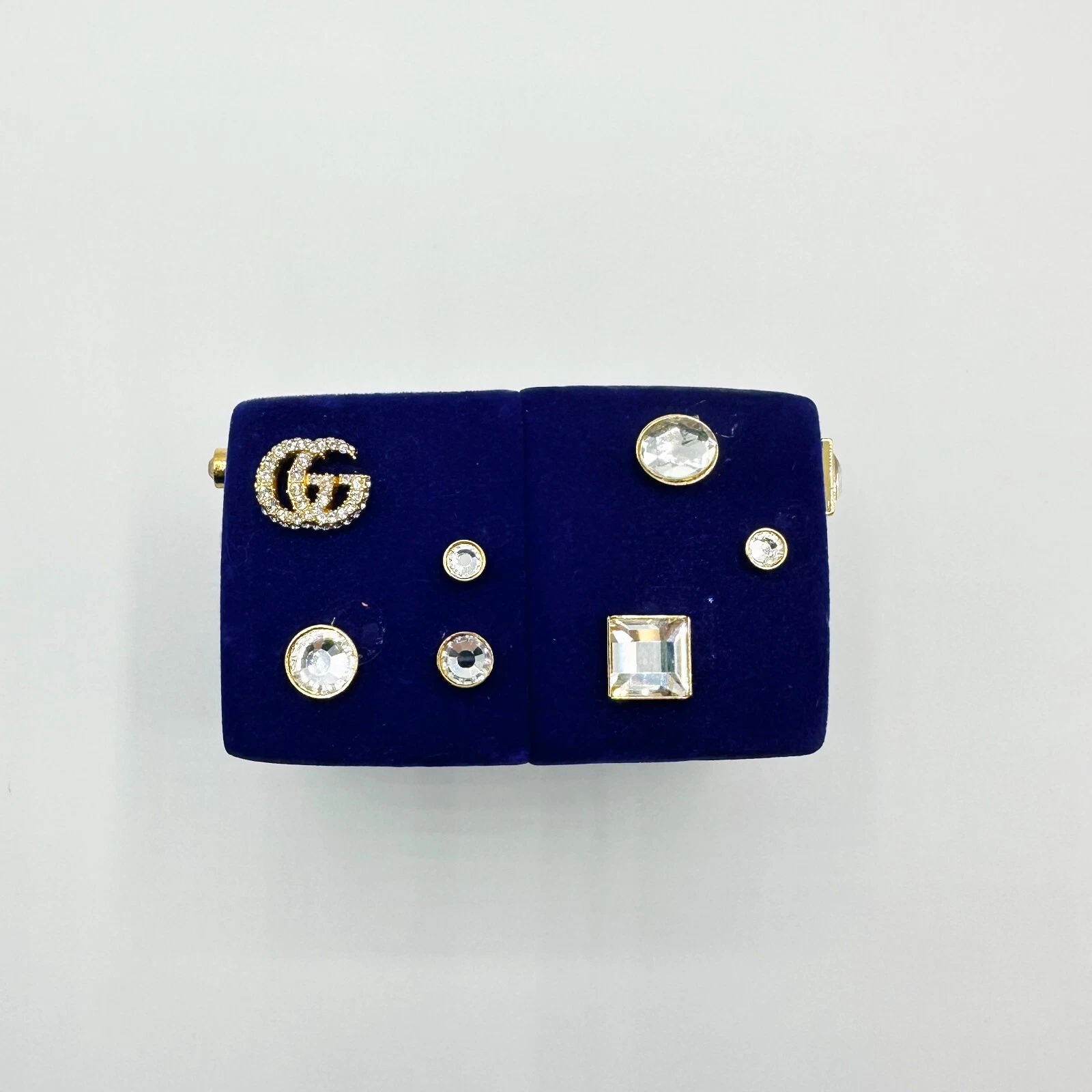 Nouveau bracelet manchette en résine feutrée violet Gucci avec goujons en cristal logo GG S 629652 5082
