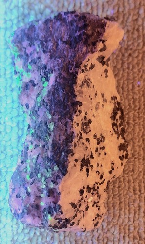 Rare Large Beautiful Wedge Fluorescent Mineral Sterling Hill Willemite Calcite - Picture 11 of 17