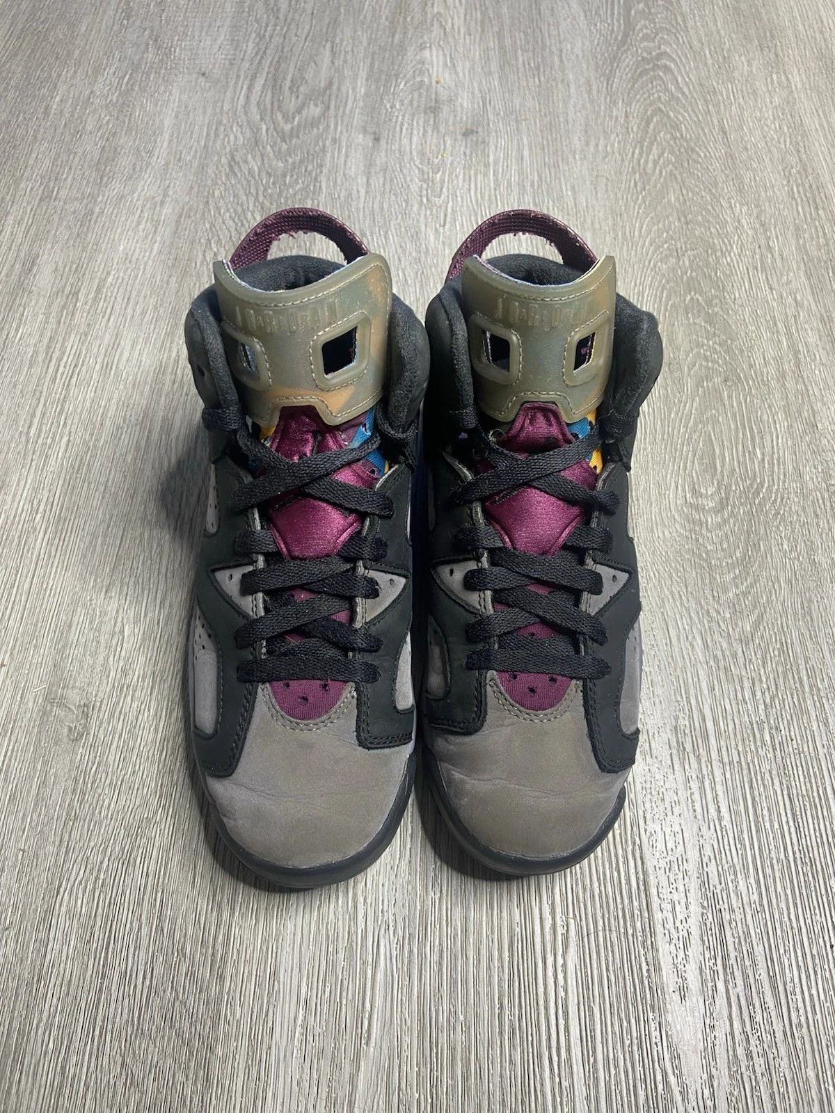 Scarpa unisex Air Jordan 6 retrò bordeaux GS taglia 3 5 anni grigia 384665 063 usata