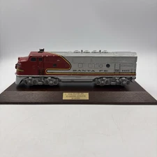 Lionel Santa Fe Train Collection F3 Diesel Engine 1948 With Wooden Base Stand