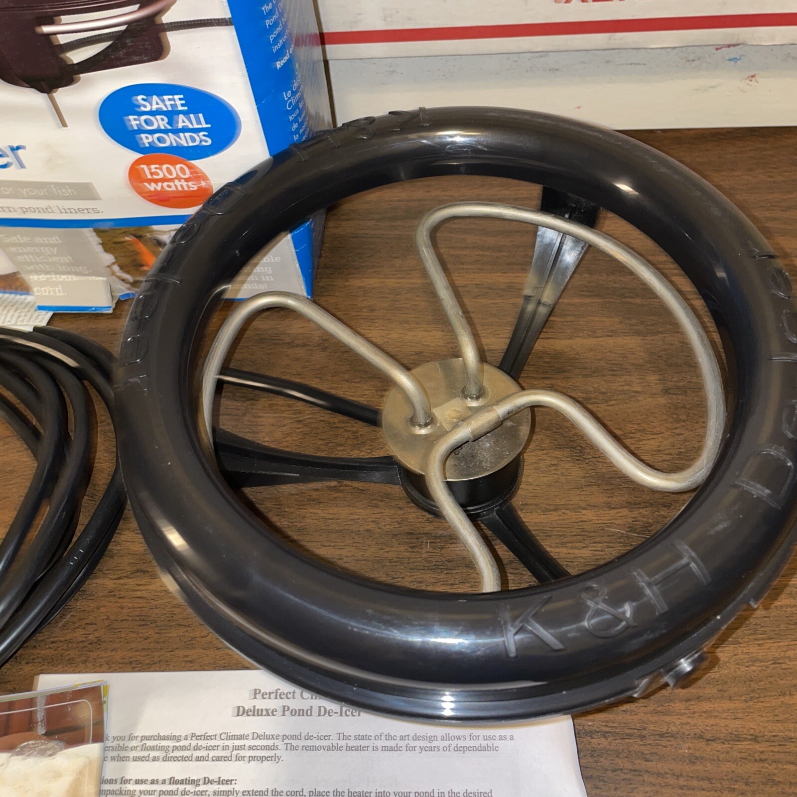 K&H Pet Perfect Climate Deluxe Pond DeIcer 1500 watts Black 9" x 9" x