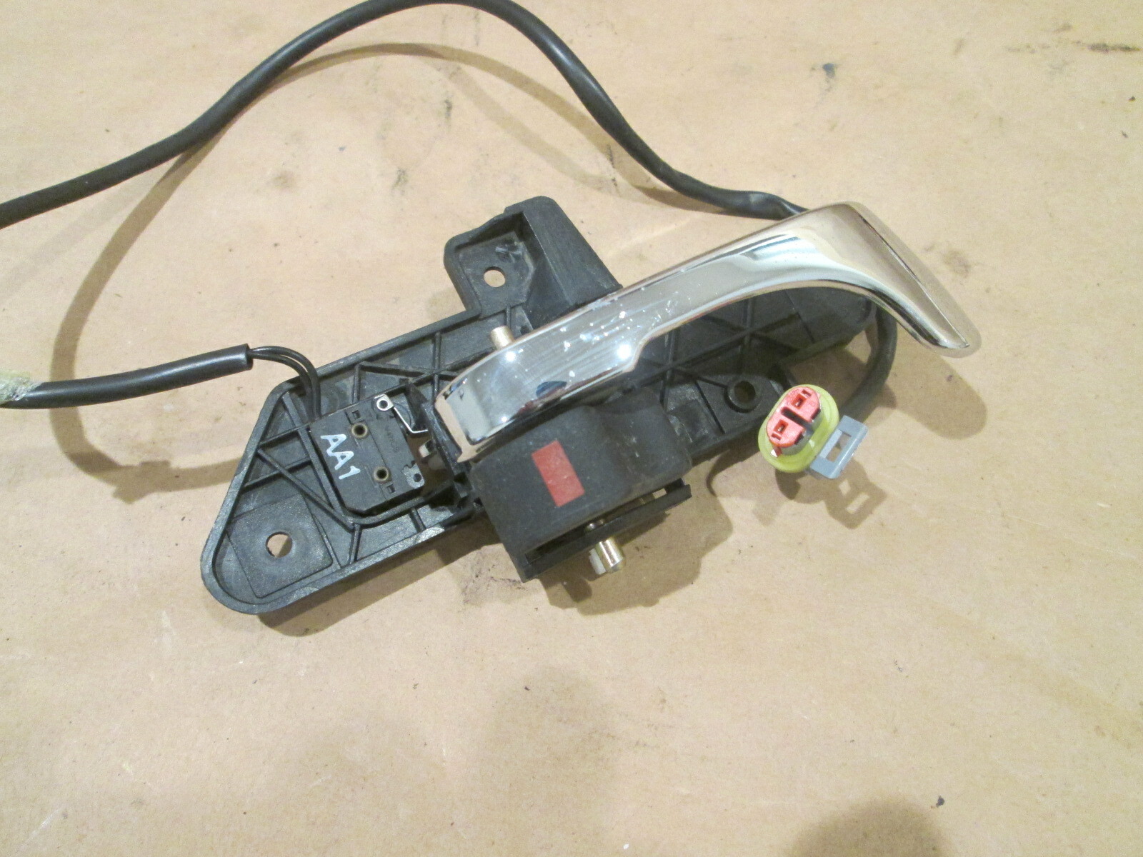 Maserati 4200 - RH Interior Door Handle P/N 67236800 