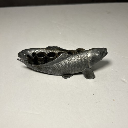 Antico 2 Koi Pesce Fiore Rana Ikebana 6 Fori Metallo Fuso Marcato Giappone '900 - Foto 2 di 11