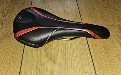 Bontrager Fahrradsattel 140 mm breit 270 mm lang 245 Gramm schwarz rot 
