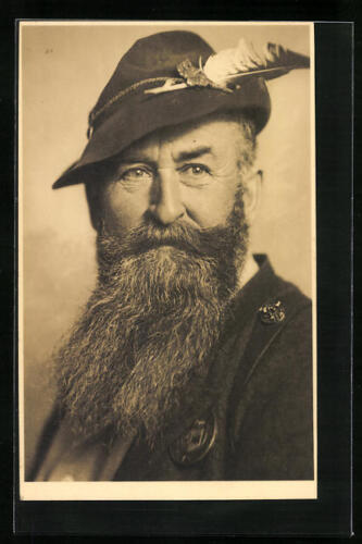 Postcard portrait of an eccentric with traditional hat and long full beard  - Picture 1 of 2