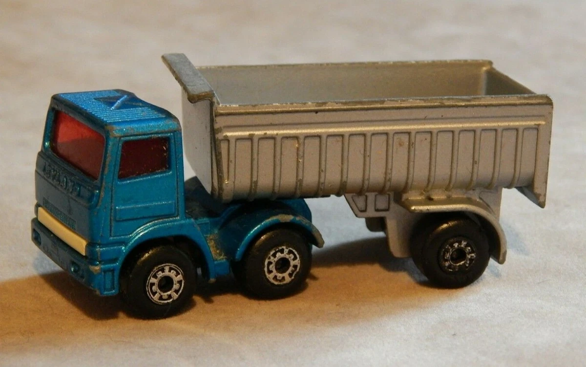 Matchbox articulated store truck