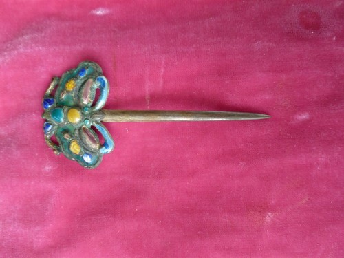 4 bellissime spille cinesi in argento e smalto del XIX secolo, una con piume di kingfisher - Foto 3 di 7