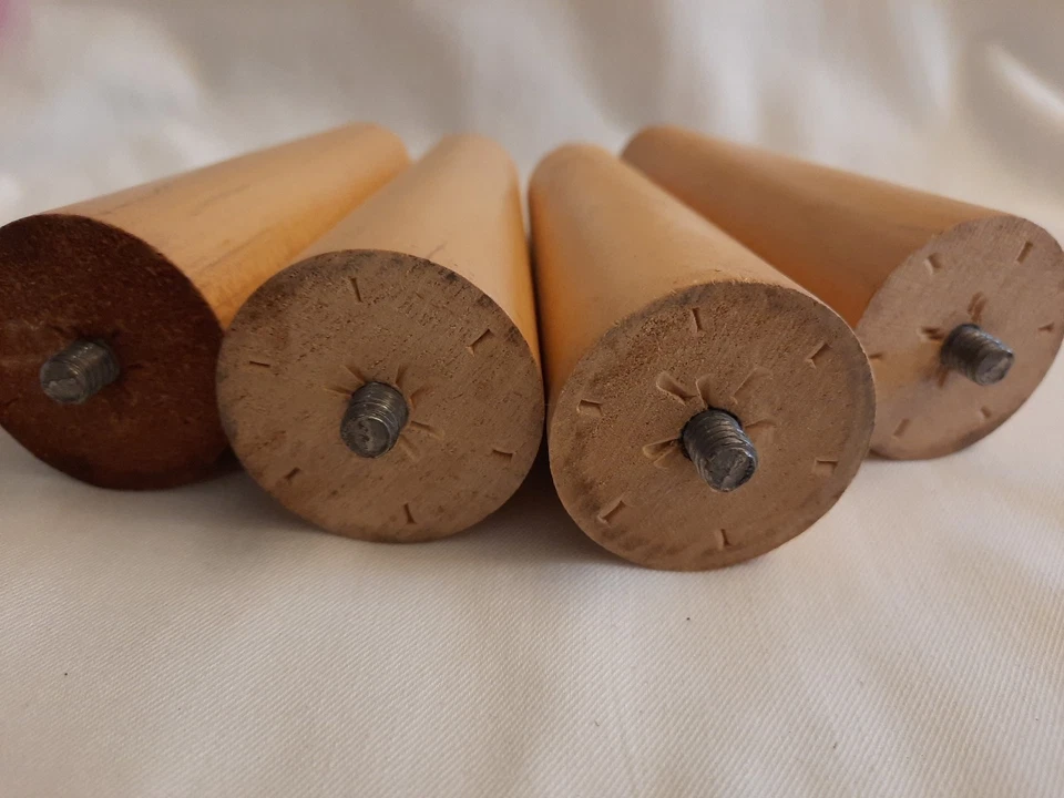 "Juego de 4 patas otomanas taburete cónico de madera rescatada moderno de mediados de siglo de colección" Foto 3 de 4