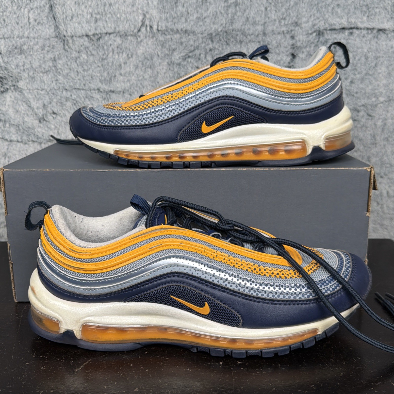 Mens Size 8.5 Aq4126-401