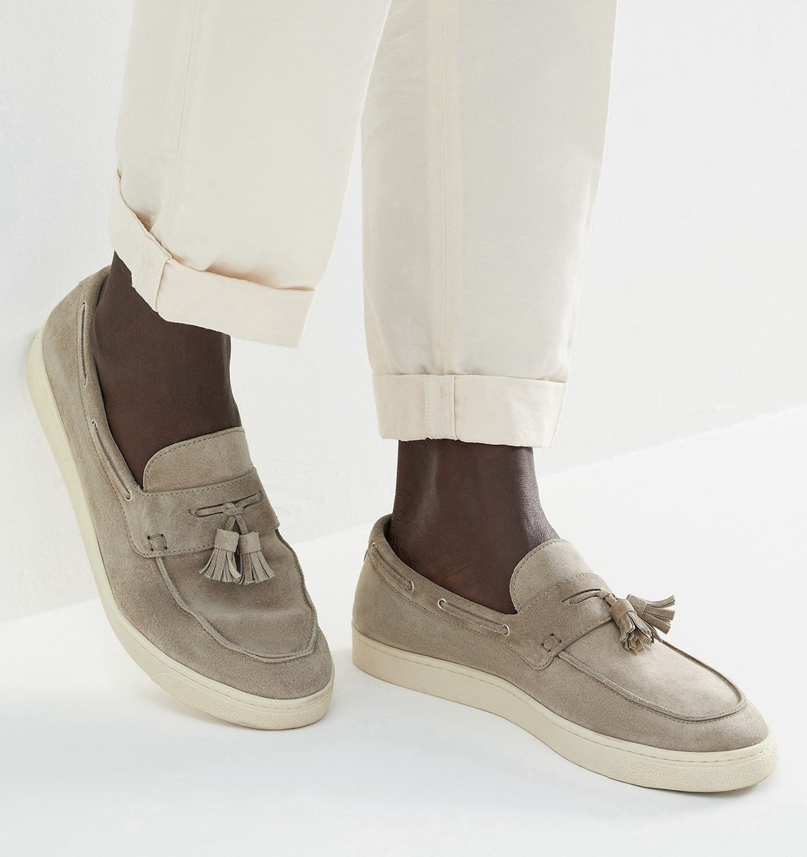 BRUNELLO CUCINELLI スエードスリッポン ベージュ BRUNELLO CUCINELLI Men's 'Hybrid Suede Tasseled Loafers' Beige 45