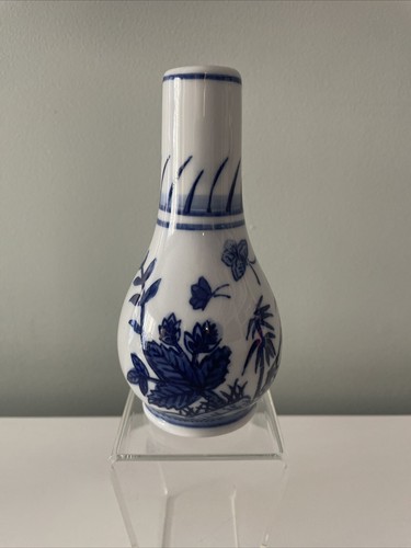 Asian Inspired Blue and White Chinoiserie Bud Vase 5” Tall - Picture 4 of 10