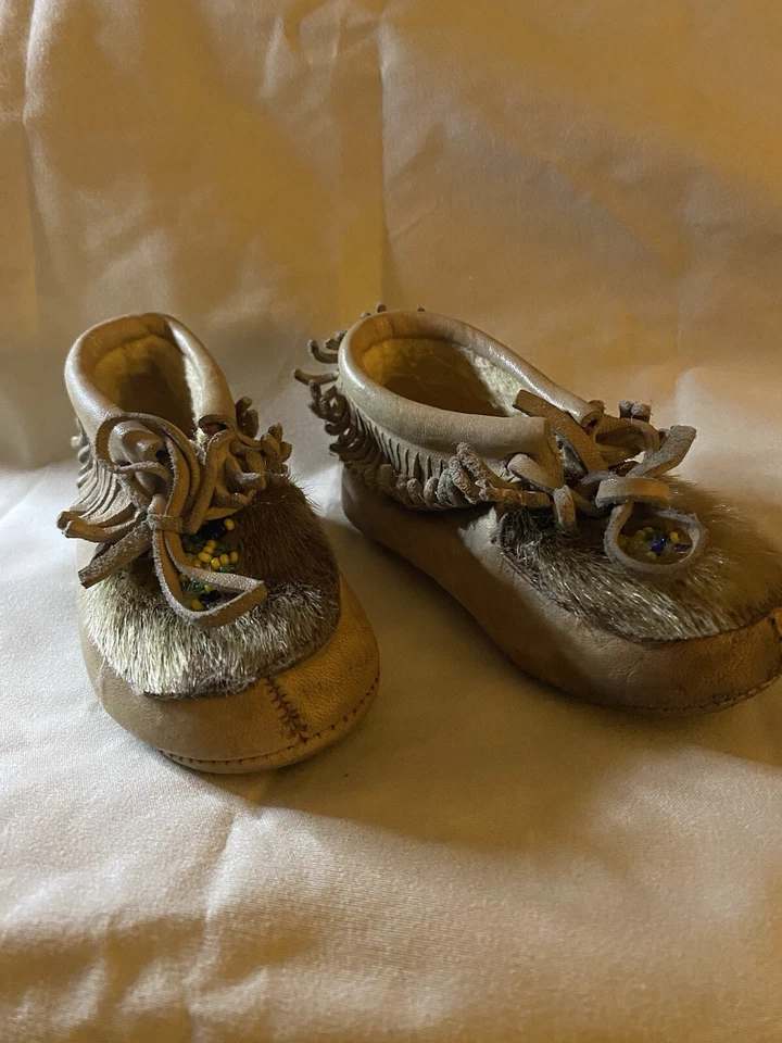 Baby Moccasins Tan Leather Fringe Stitch Toddler Size 3 Fleece Inside Beaded - Image 3 of 4