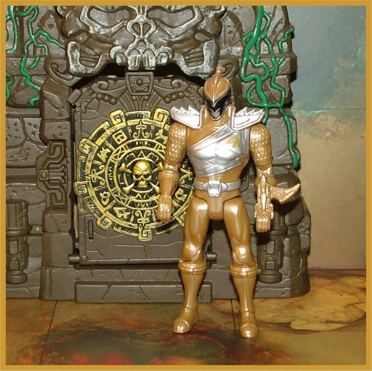 2015 Power Rangers Dino Charge Gold Ranger Cycle Rider