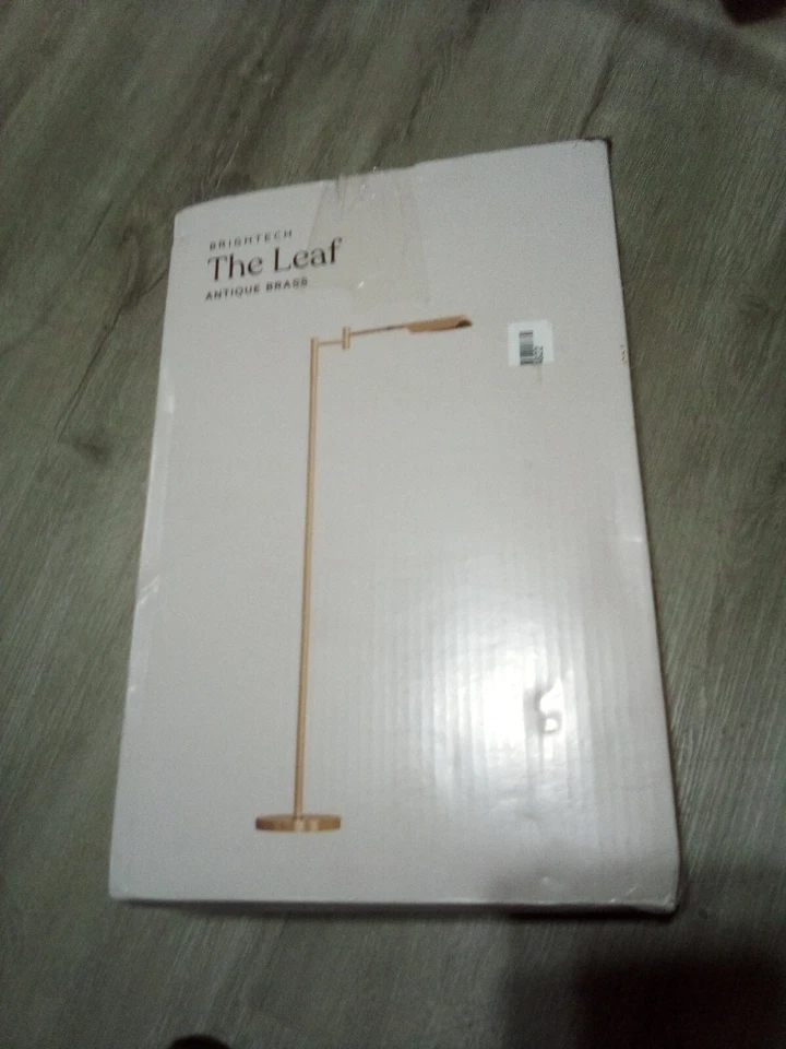 Hoja Brightech 53 pulgadas Antigua lámpara de pie LED atenuante de latón con pantalla metálica de latón Foto 2 de 3