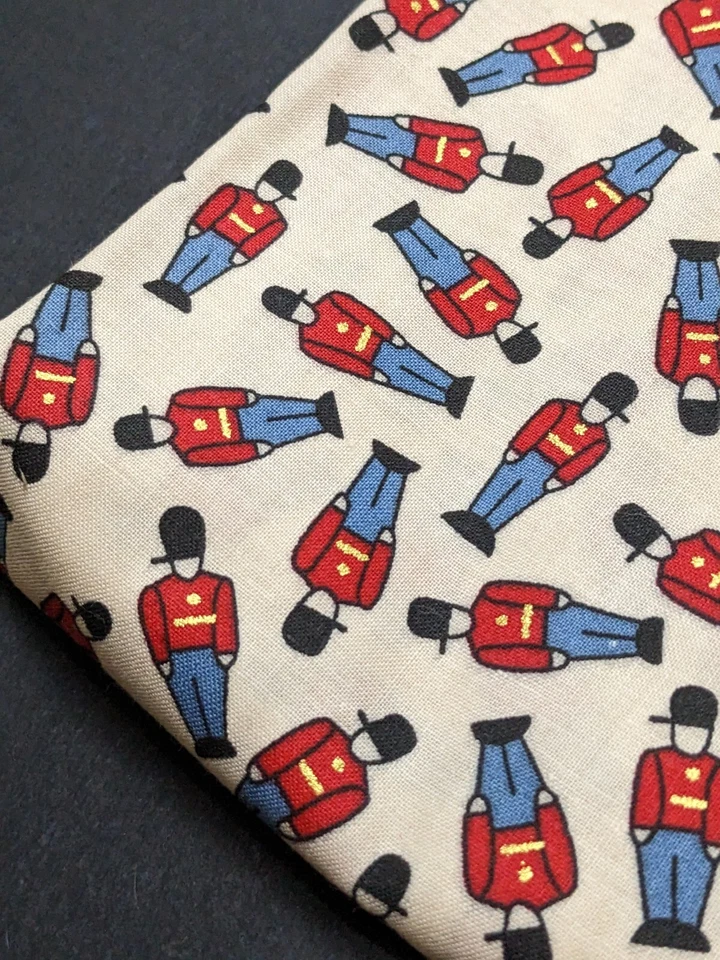 Tela de coser de 3 yardas Beefeaters Londres Reino Unido Inglaterra edredón material de algodón Yeomen Foto 4 de 4