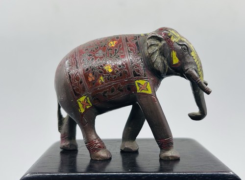 Kleiner alter oder antiker bemalter Bronze Elefant