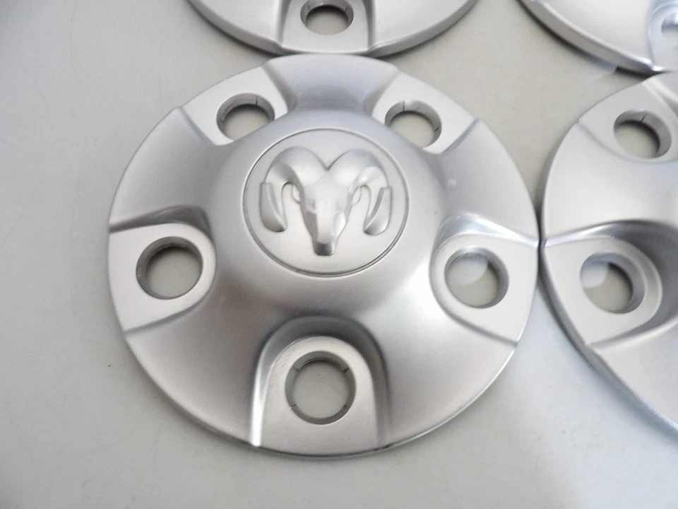 Juego de 4 tapas centrales plateadas Ram 1500 2013 2014 2015 2016 2017 OEM 1XP54TRMAA Foto 4 de 4