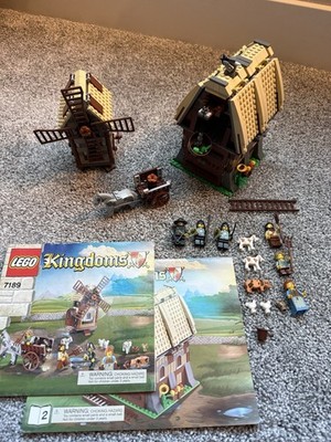 LEGO Kingdoms 7189 Mill Village Raid near complete w/ minfigures