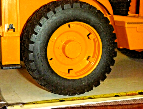 Tractor agrícola de juguete de plástico Bruder modelo 931/01 - Alemania ~ 91/2" de largo - Imagen 7 de 8