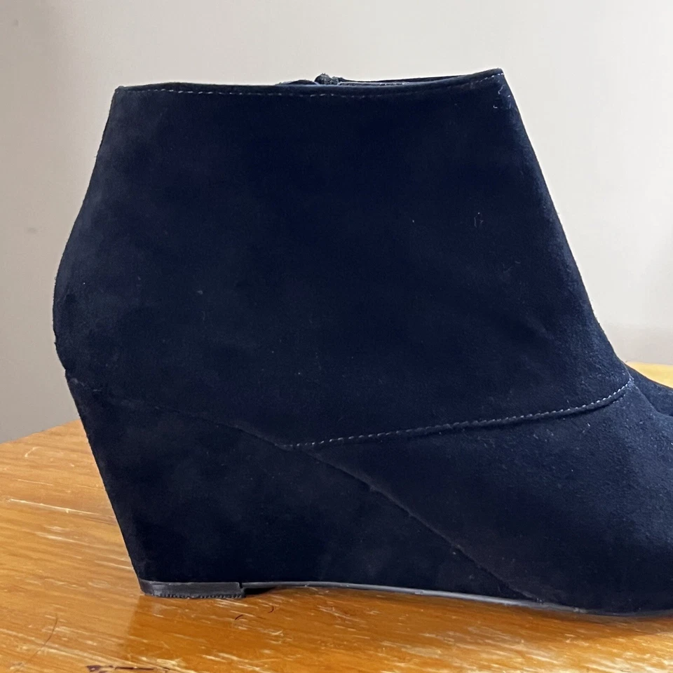 Botines de cuña Sole Society de gamuza 7 negros $100 punta cremallera lateral usados en excelente estado Foto 3 de 4