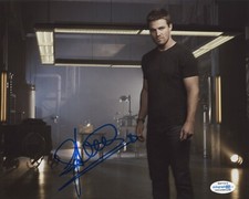 Stephen Amell Arrow Autographed Signed 8x10 Photo ACOA COA 