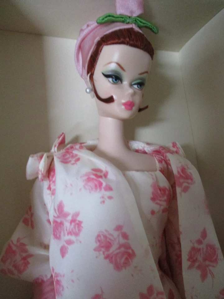 CONJUNTO DE ALMOÇO MATTEL BARBIE COLEÇÃO DE MODELOS DE MODA SILKSTONE - Imagem 3 de 4