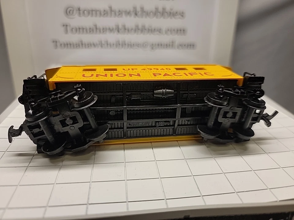 HO scale yellow Union Pacific #49940 Caboose - Image 4 of 4