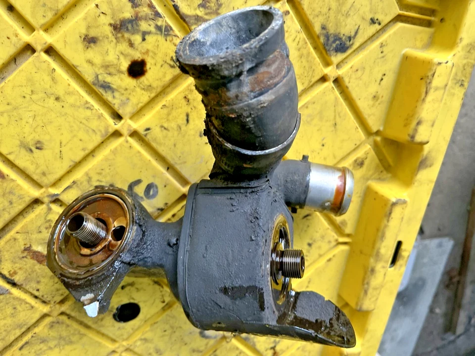 Ford Explorer 1996-2001 5,0 L 302 enfriador de aceite y adaptador F87E-6884-AB Foto 2 de 4