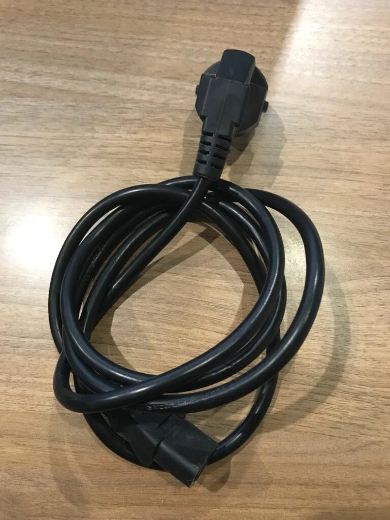 Adattatore Per Elettronica Set 2 Adattatore Alimentazione IEC320 C7 A C8 Ad Angolo 90° - 250V 10A, Per Laptop E Elettronica Connettore Angolo Retto Alimentazione