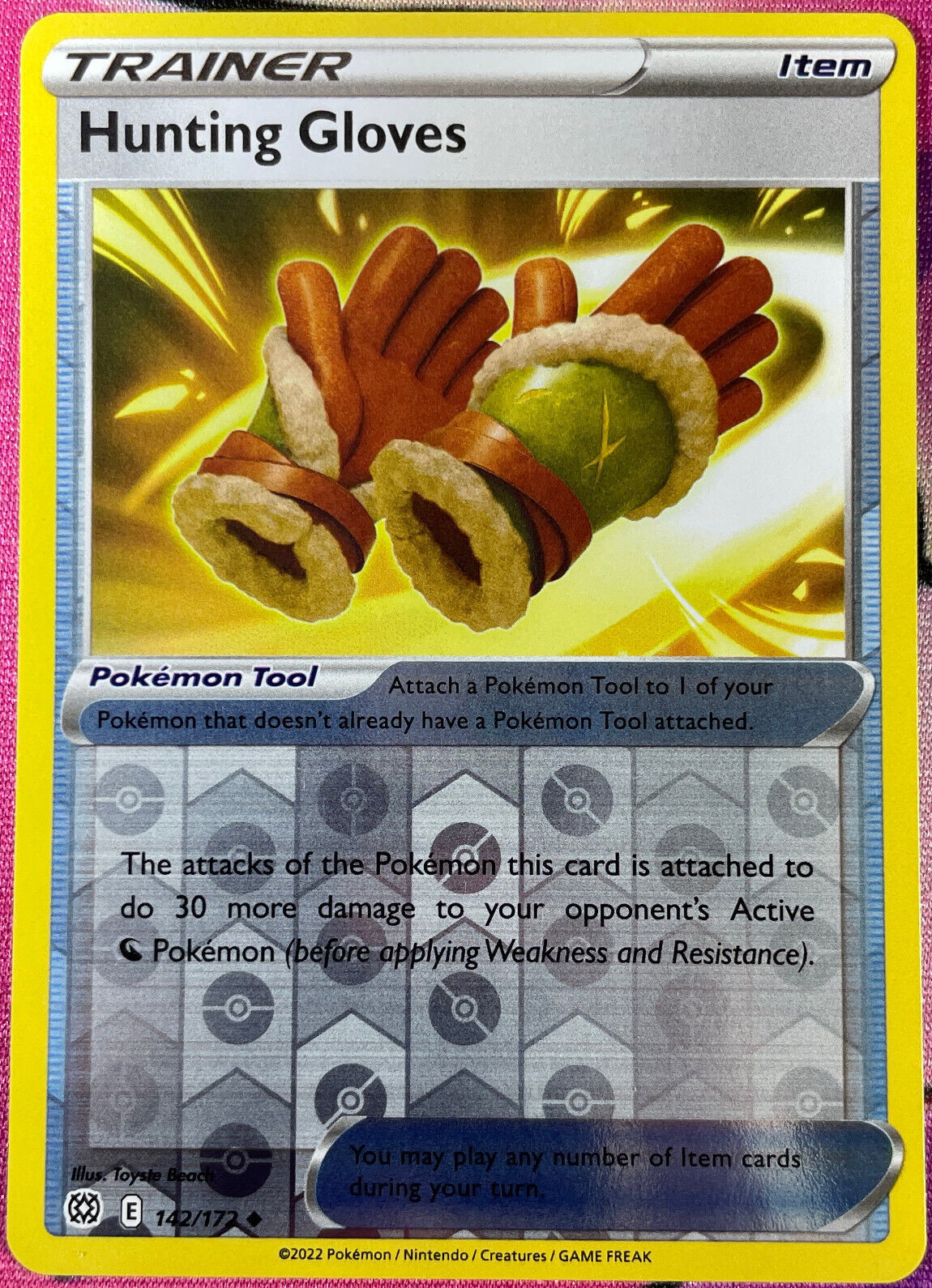 Hunting Gloves Reverse Holo - 142/172 - Brilliant Stars Pokemon 2022