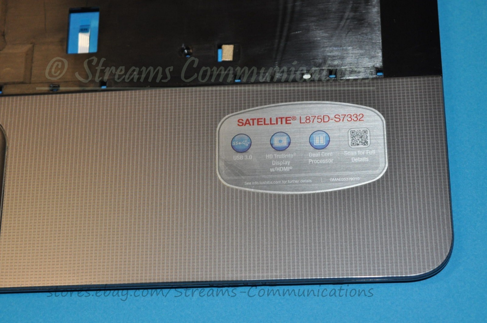 TOSHIBA Satellite L875 L875DS7332 Laptop Palmrest w/ Touchpad