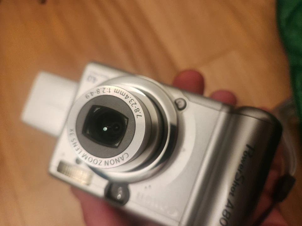 Canon Power Shot A80 Point Shoot Digital Camera 4.0MP + 256MB Memory Card  - Bild 3 von 4