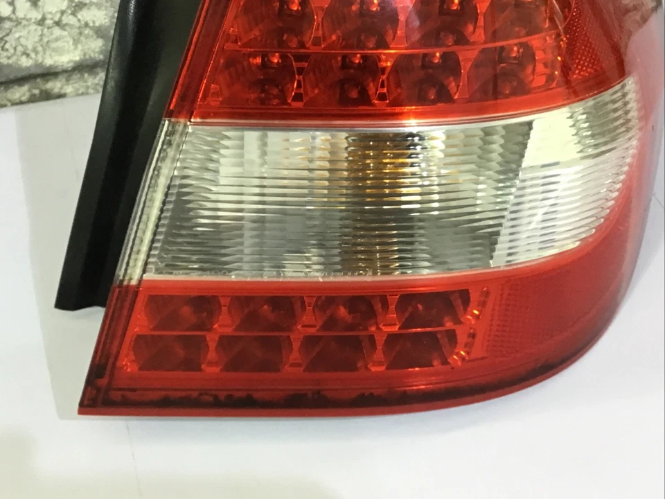 Lincoln Zephyr 2006-2009, luz trasera MKZ derecha (lado del pasajero) OEM, COMPLETA Foto 3 de 4