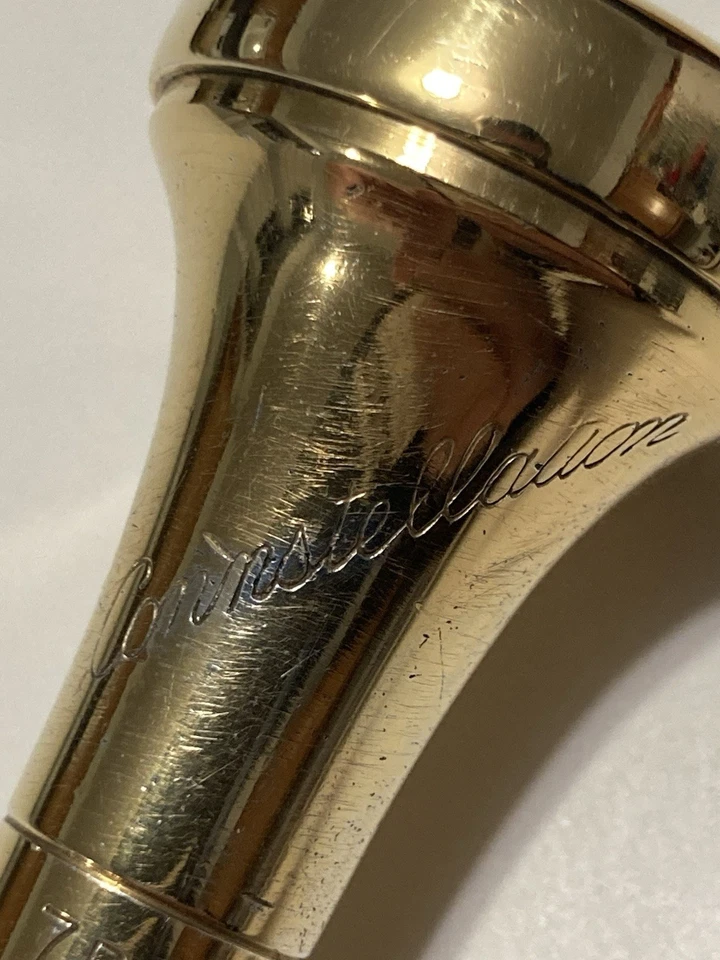 Boquilla trompeta Conn Constellation 7-BW plateada y dorada con garganta más apretada Foto 2 de 4