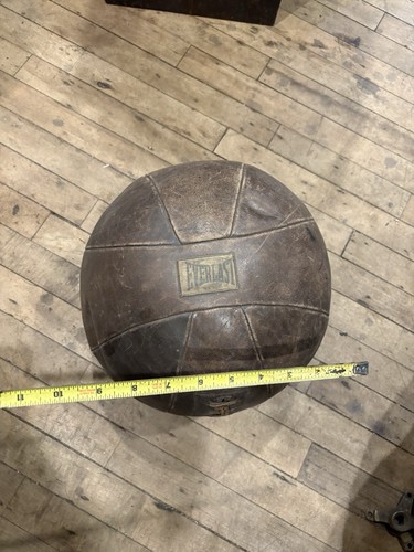 Vintage Leather Everlast Medicine Ball Boxing Gym 8 Lbs Great Look