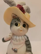Vtg  High Society Seated Kitty w/ Feathered Hat &  Pearls & Mouse Pendant -