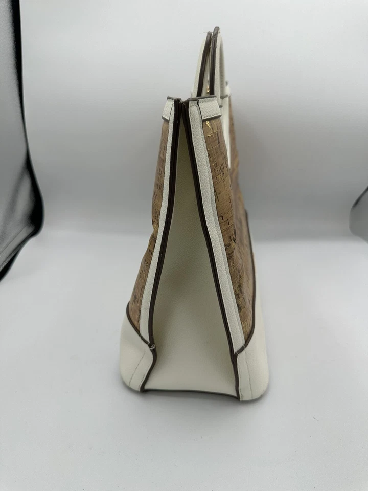 Cartera Anne Klein con asa superior redondeada de corcho Foto 2 de 4