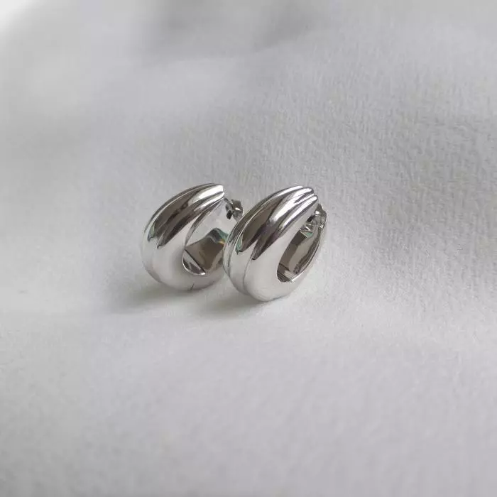 TOM WOOD Ice Hoop Medium Line Sterling Silver Earrings W1.9cm x H2.1cm x D1cm