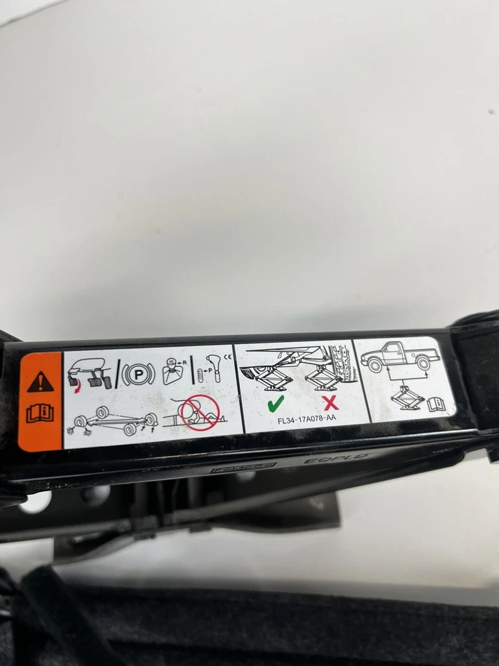 Ford F150 2015-2020 Jack Kit Herramientas Foto 2 de 3