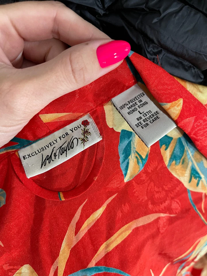 Bata de dormir para mujer Lord & Taylor roja con estampado floral frente abierto talla L Foto 4 de 4