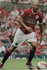 WES BROWN MANCHESTER UTD, AUTOGRAPHED A4 PHOTOGRAPH.