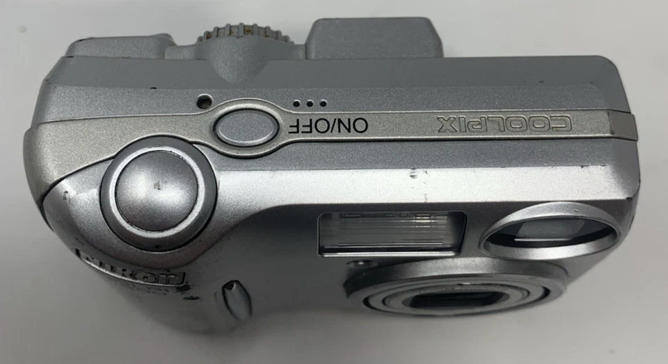 Nikon COOLPIX E4600 4mp 3x zoom Digital Silver Camera NO BATTERY Fair - Image 2 of 4